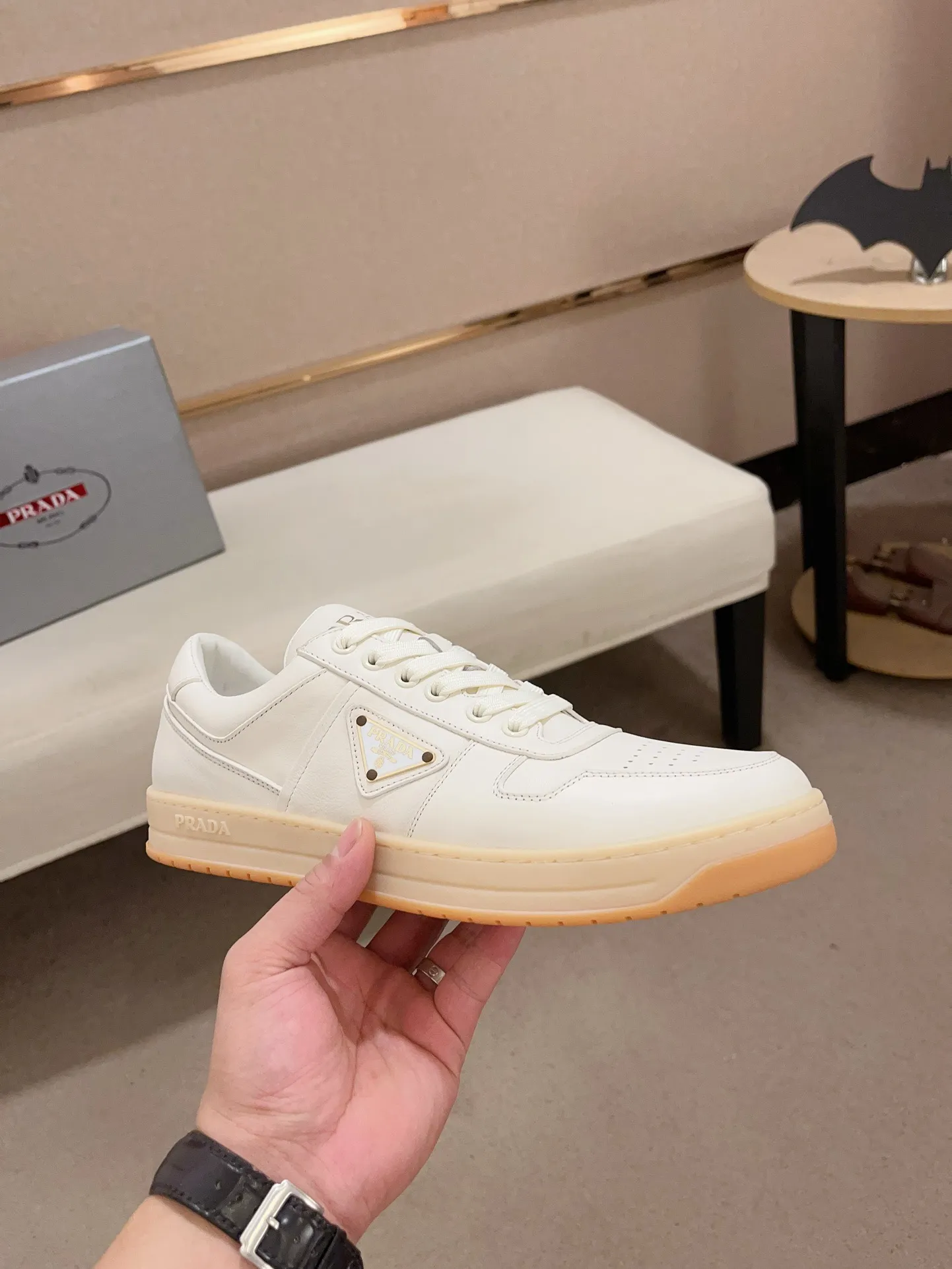 Factory price 540💰 ✔️✔️✔️High version High-quality new PRADA counters are available simultaneously, new men's shoes, 😘Material: Made of patent cowhide with breathable mesh. Inside: cowhide with breathable mesh 👍🏿 high-end ☄️ open-molded non-slip rubber outsole, exquisite lines, simple and elegant, comfortable and high-end for leisure travel. Code number: 38 to 44 (45 can be customized and 46 cannot be returned or exchanged)